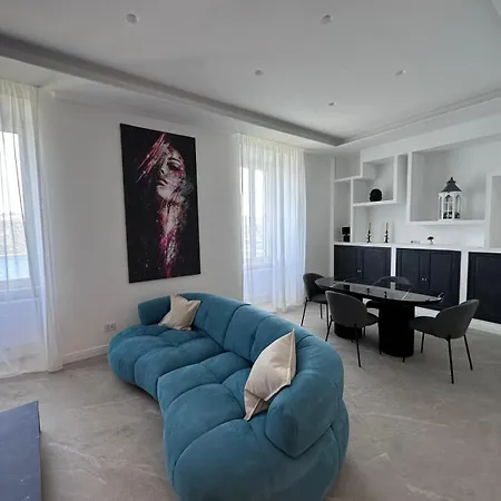 Luxury דירה